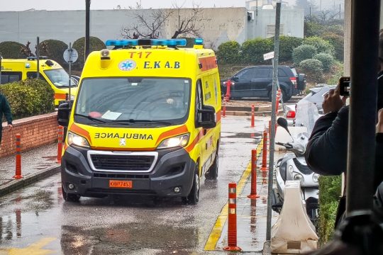 Θεσσαλονίκη: Μεθυσμένος 69χρονος επιτέθηκε σε διασώστες του ΕΚΑΒ